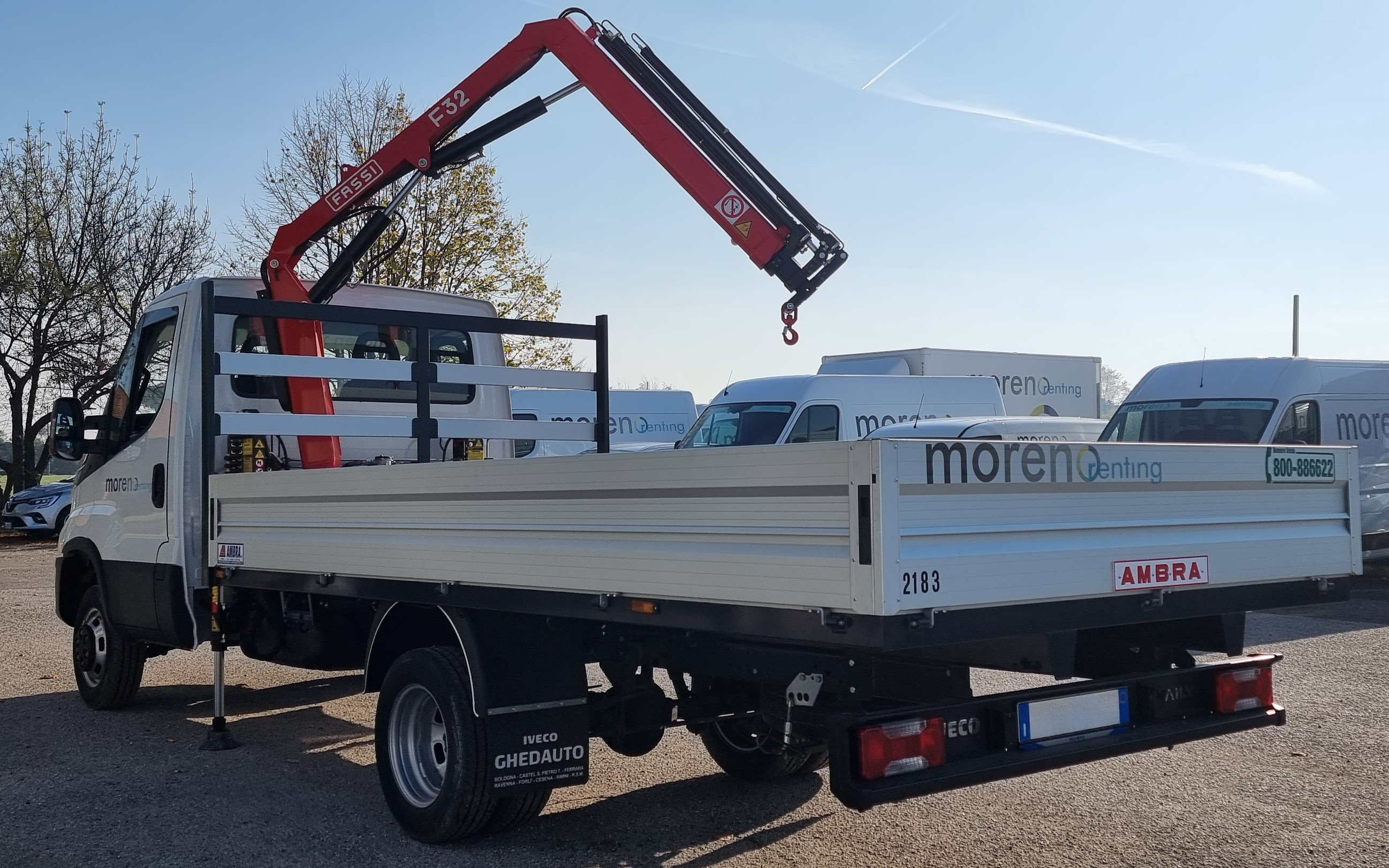 furgone cassonato con gru a noleggio presso Moreno Renting