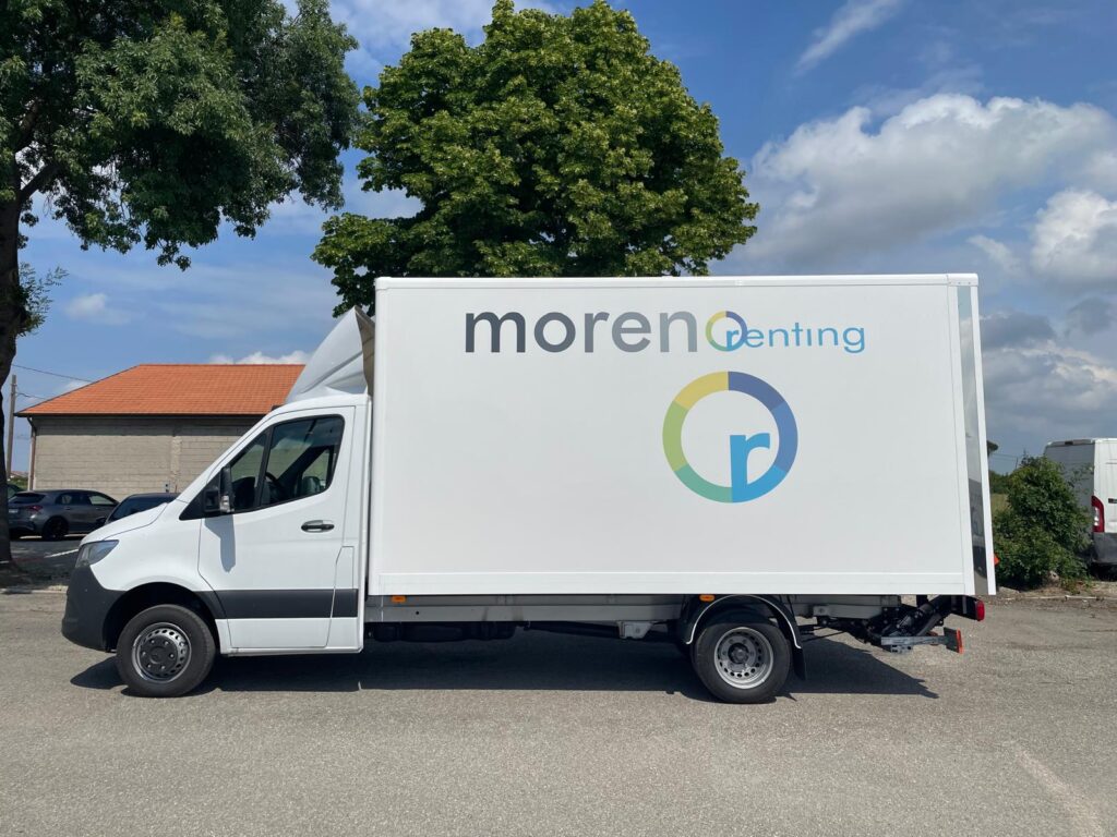 furgone a noleggio Moreno Renting di grandi dimensioni per il trasporto moto