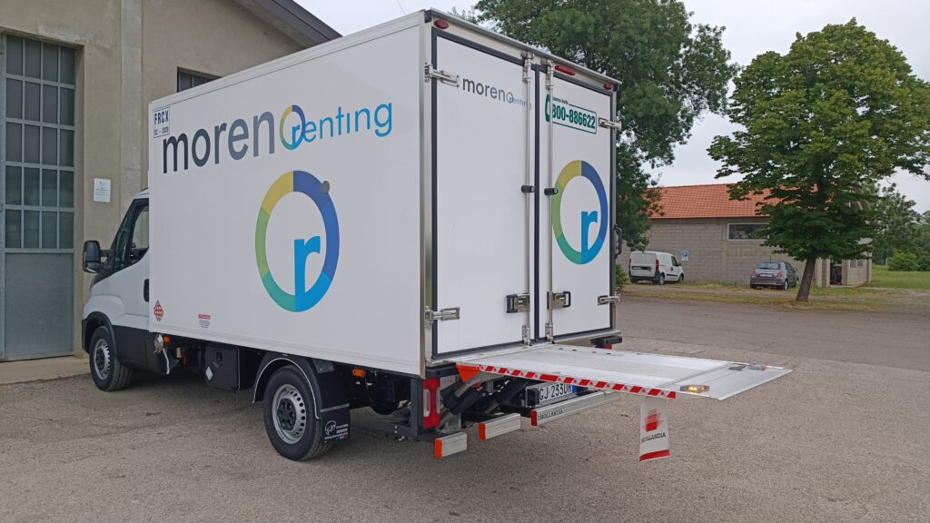 dettaglio del posteriore di un furgone Moreno Renting con pedana dalla portata media