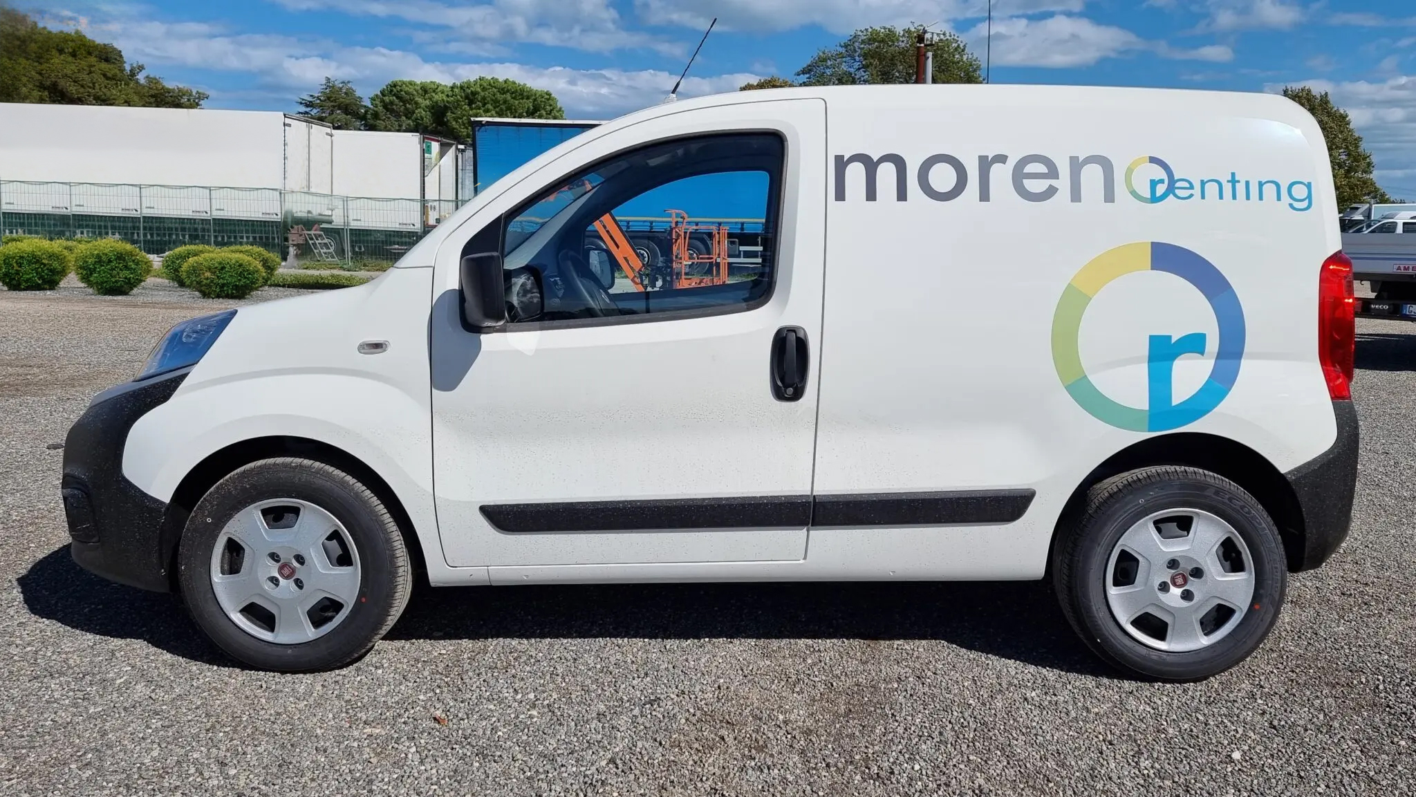 Trasporto materiali? Ecco perché scegliere un furgone compatto